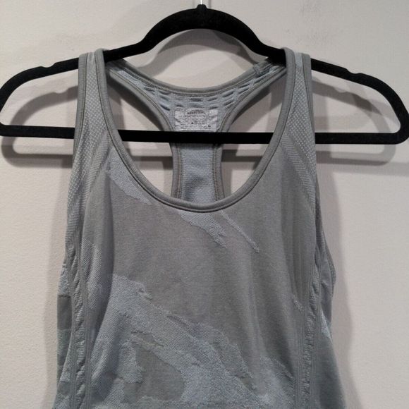 Athleta Ruched Camo Print Gray Tank Size Medium Stretch Athletic Yoga Racerback - Picture 2 of 8